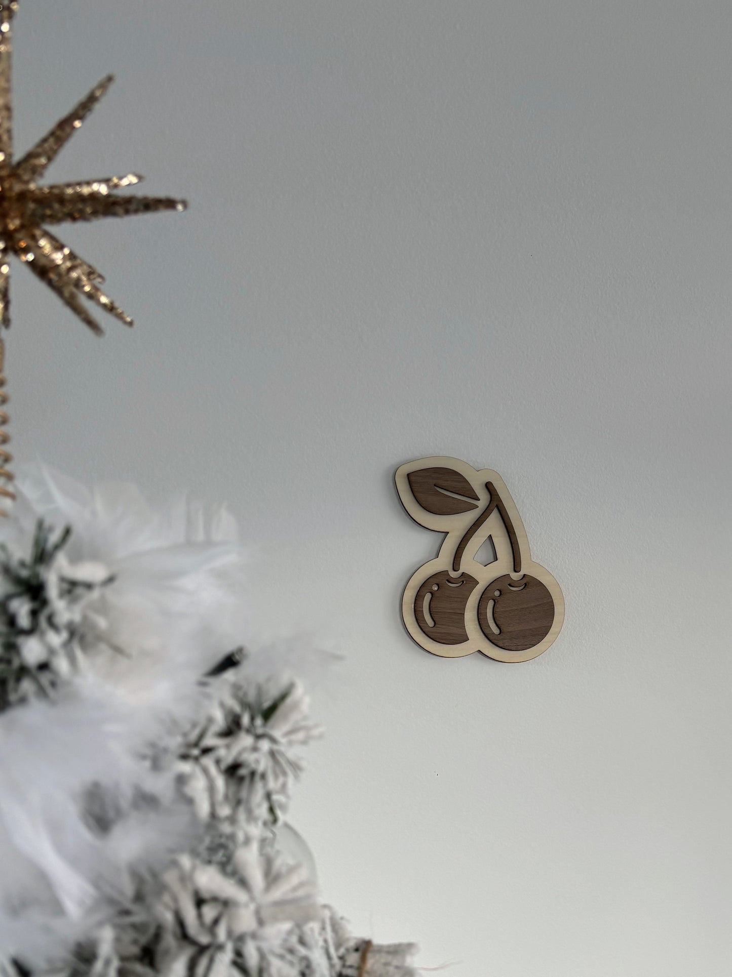 Décoration cerises bois foncé bois clair