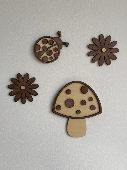 Composition jardin, fleurs & coccinelle en bois